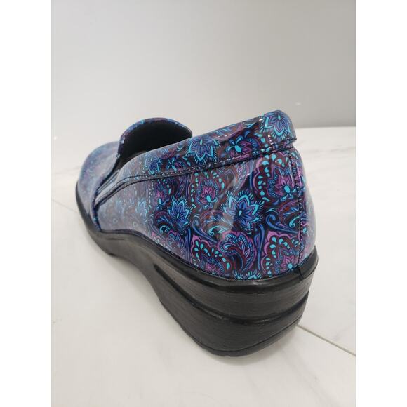 NEW Size 9 WIDE - Easy Works Leeza Work Clog - NAVY PAISLEY SLIP ON WORK SHOE - Picture 4 of 9